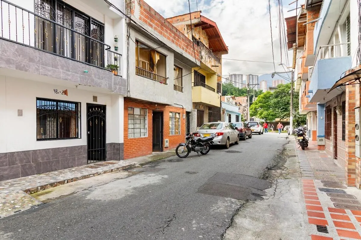 Studio Apartment In La Floresta Near The Subway Medellín Colombia