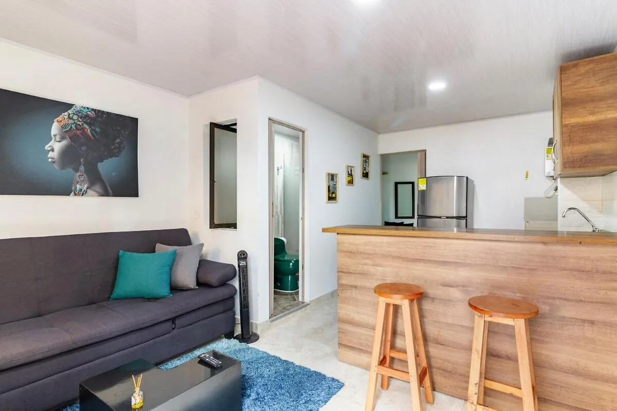 Studio Apartment In La Floresta Near The Subway 메딜린